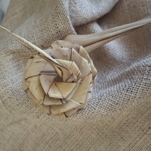 Weave your own putiputi (flowers) image
