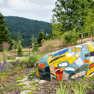 Enhancing your garden with the right sculpture image
